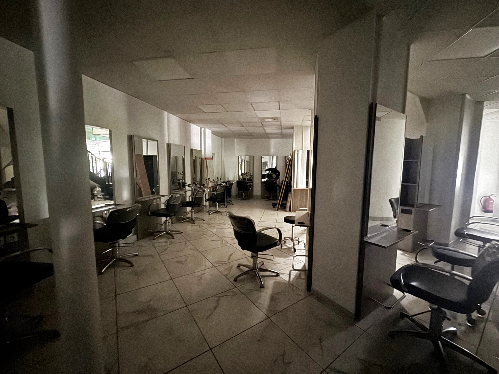 Local commercial à louer à Paris, 239,69 m² – photo 3 sur 8