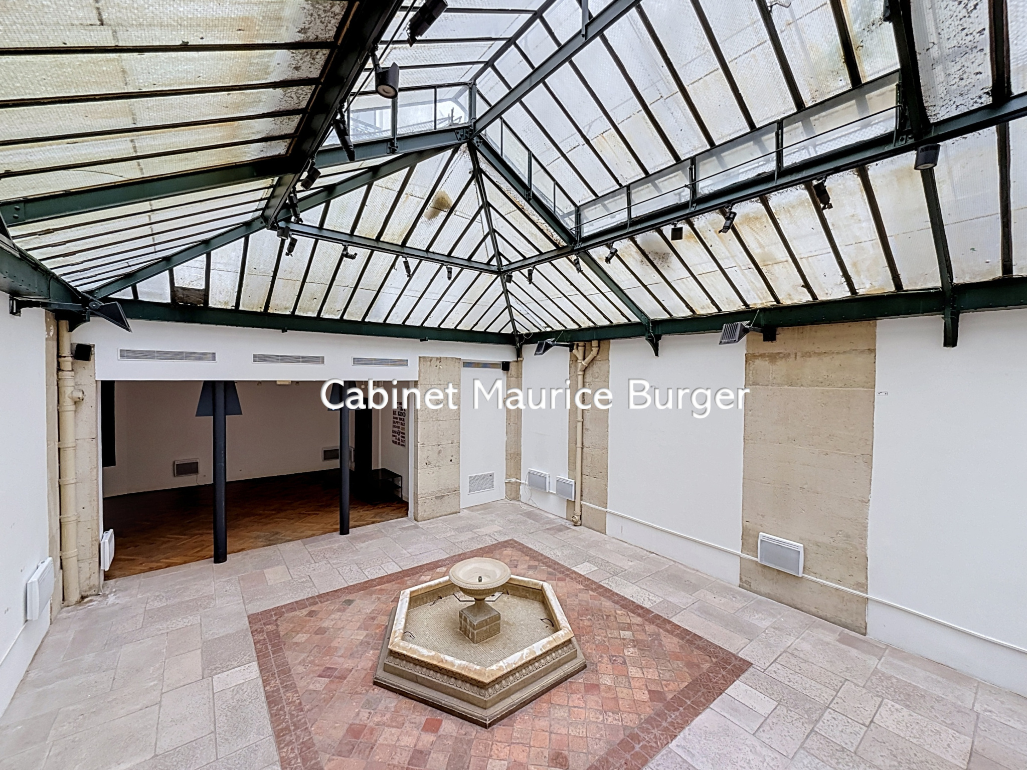 Local commercial à vendre à Paris, 194,96 m² – photo 1 sur 20