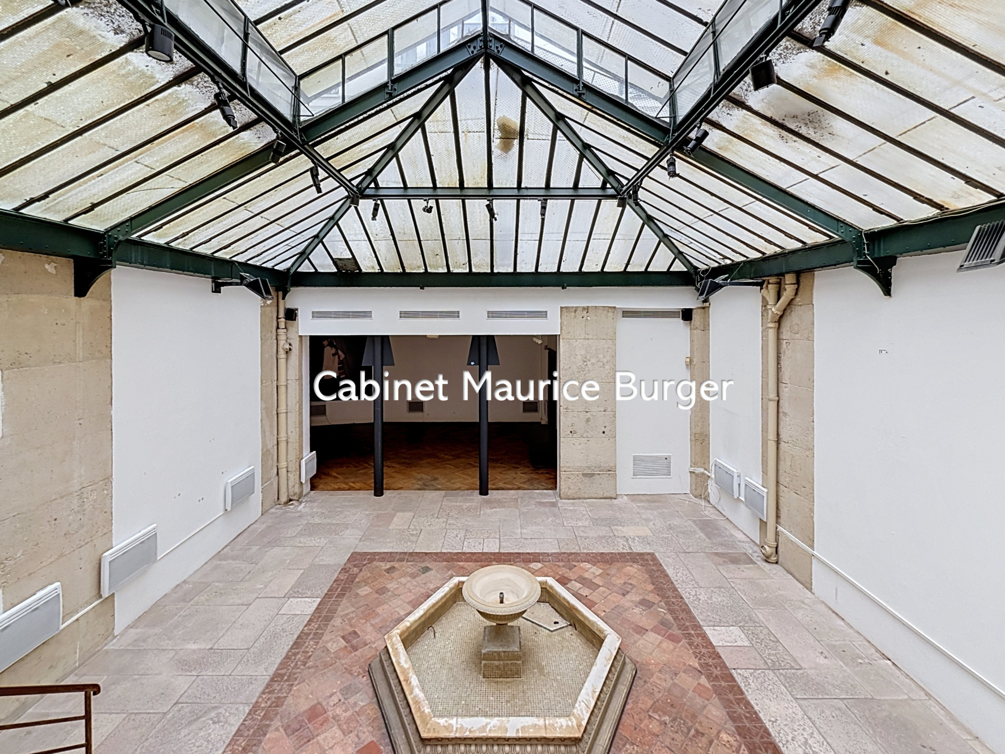 Local commercial à vendre à Paris, 194,96 m² – photo 2 sur 20